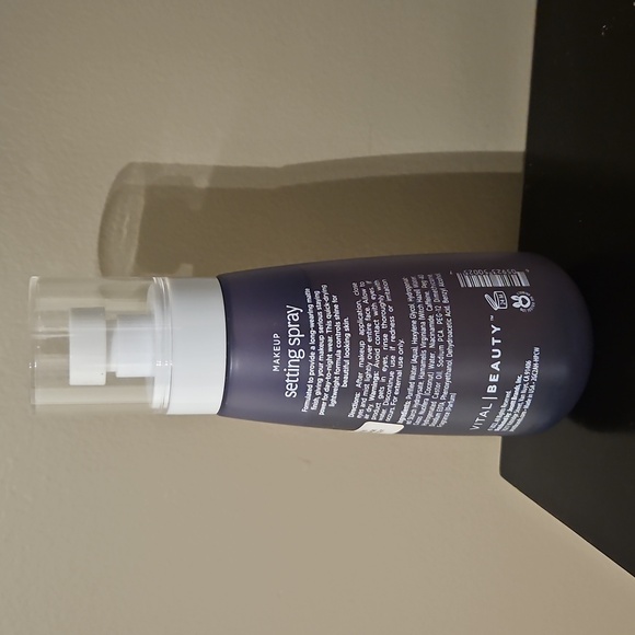 Make Up Setting Spray - Picture 2 of 2